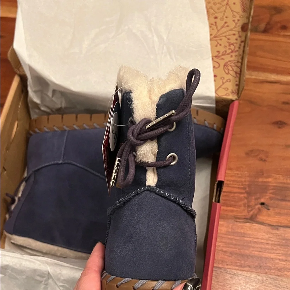 Muk Luks Navy Boots with Cream Trim - Picture 2 of 3